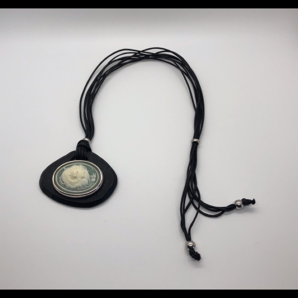 beautiful pendant necklace
